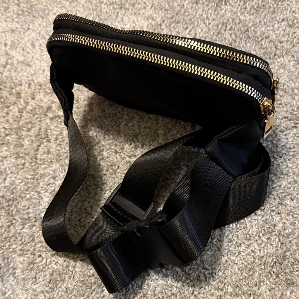 Elegant Black Crossbody Bag - Picture 5 of 5